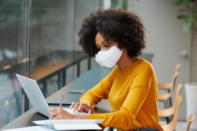 LG Launches Wearable Air Purifier in the UAE