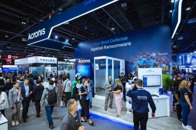 أسطورة مانشستر سيتي اللاعب بول ديكوف ينضم لشركة أكرونيس خلال جيتكس 2023