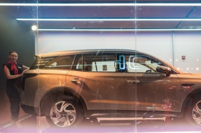 Abu Dubai Influencers Compete in a Head-To-Head Reveal to Launch the New 2025 Hongqi H6 and HS7 Models